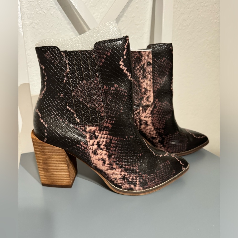 Steve Madden Acton Chelsea Boot